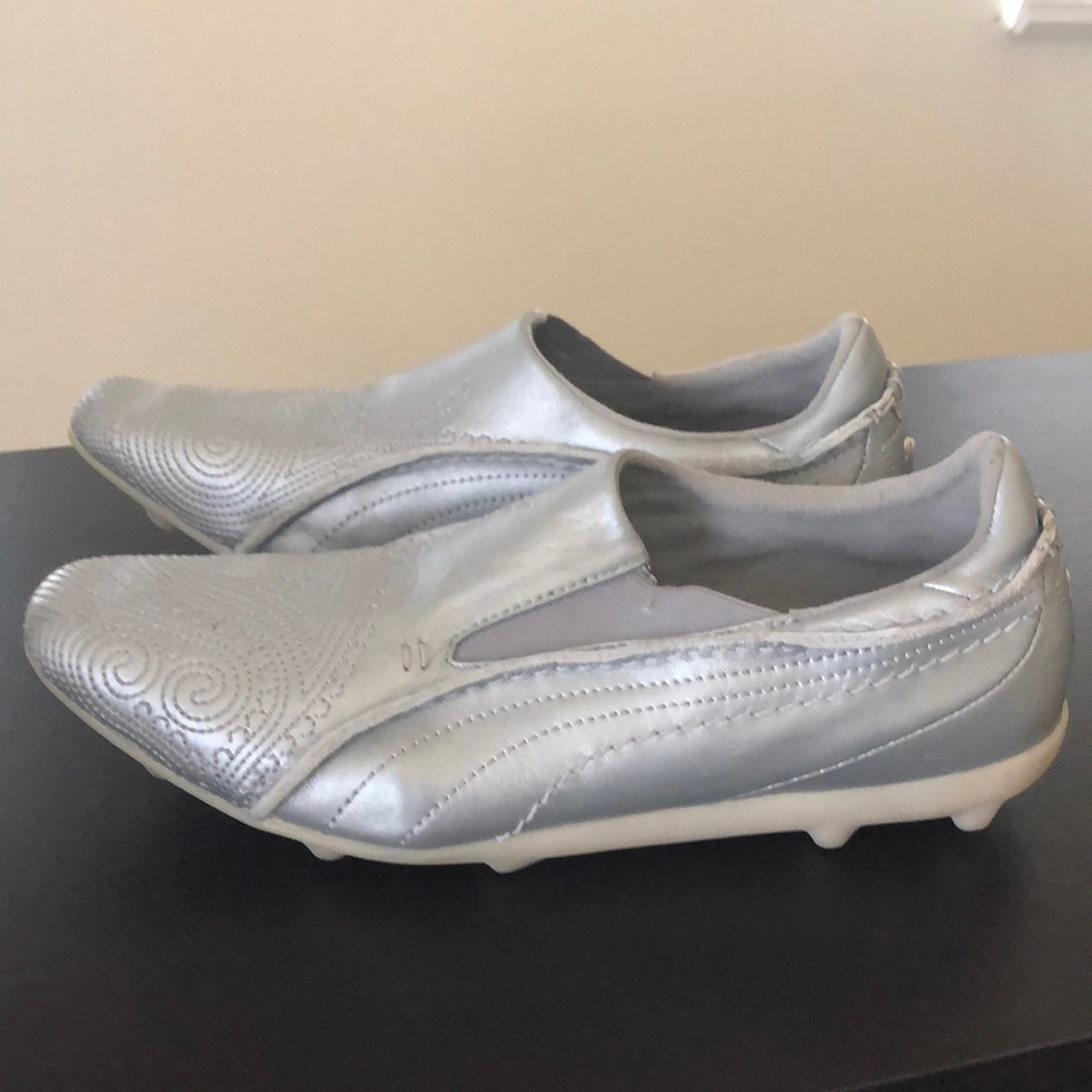 Puma Silver Walking Shoe with detailed embroidery